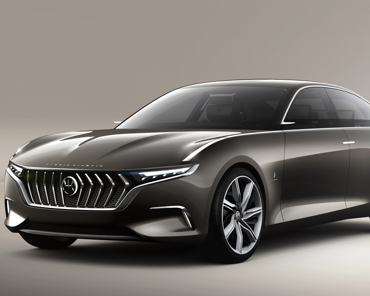 Электрический автомобиль  Pininfarina Hybrid Kinetic H600,  на сером фоне