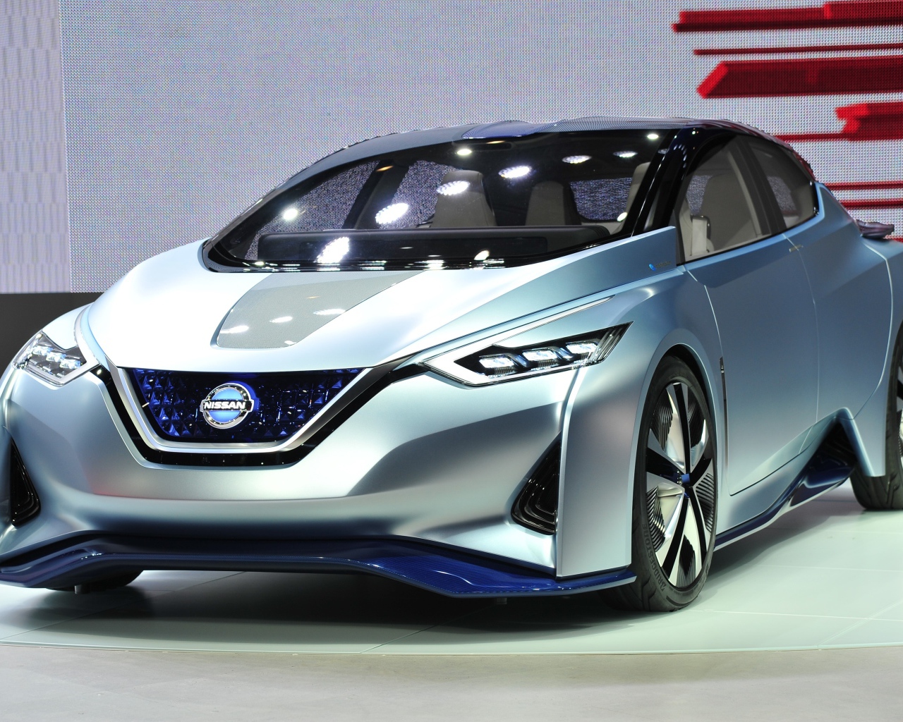 Электромобиль NISSAN LEAF модель  2017 года 