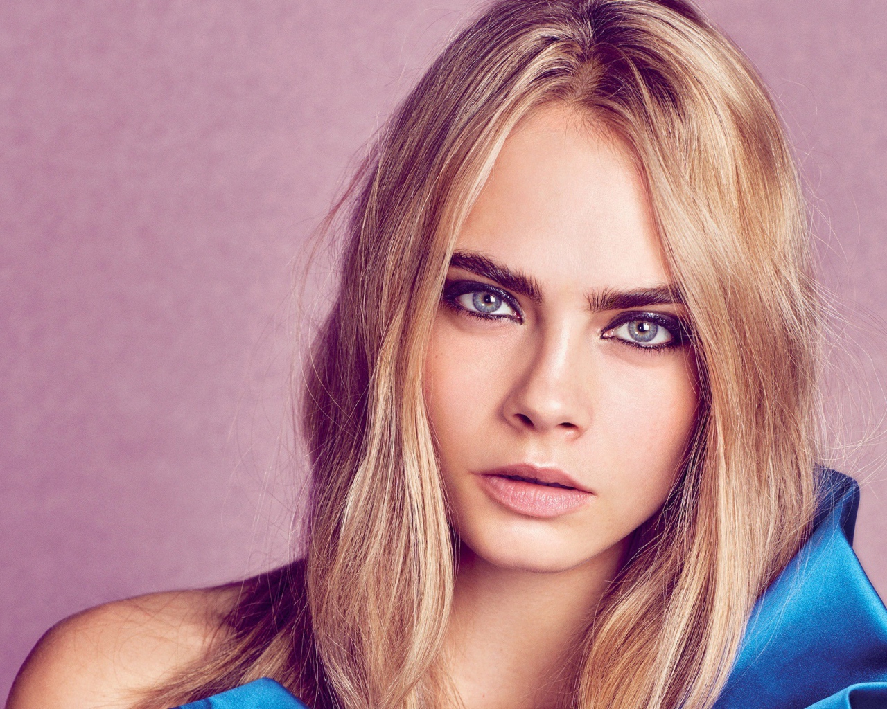 Популярная молодая актриса Кара Делевинь 