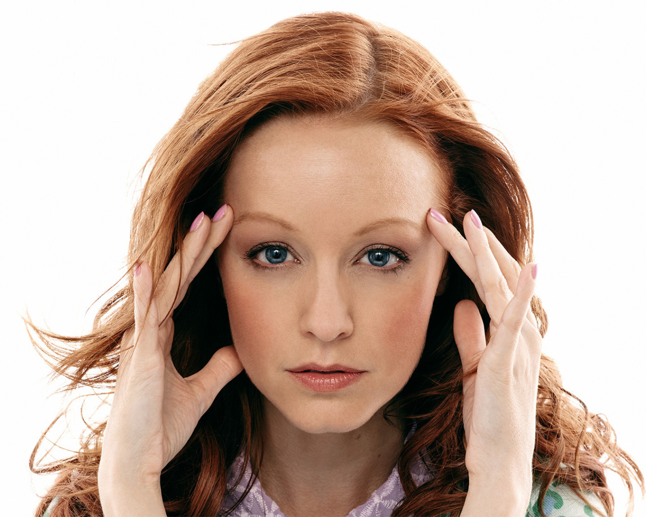 Рыжеволосая канадская актриса Линди Бут с голубыми глазами 