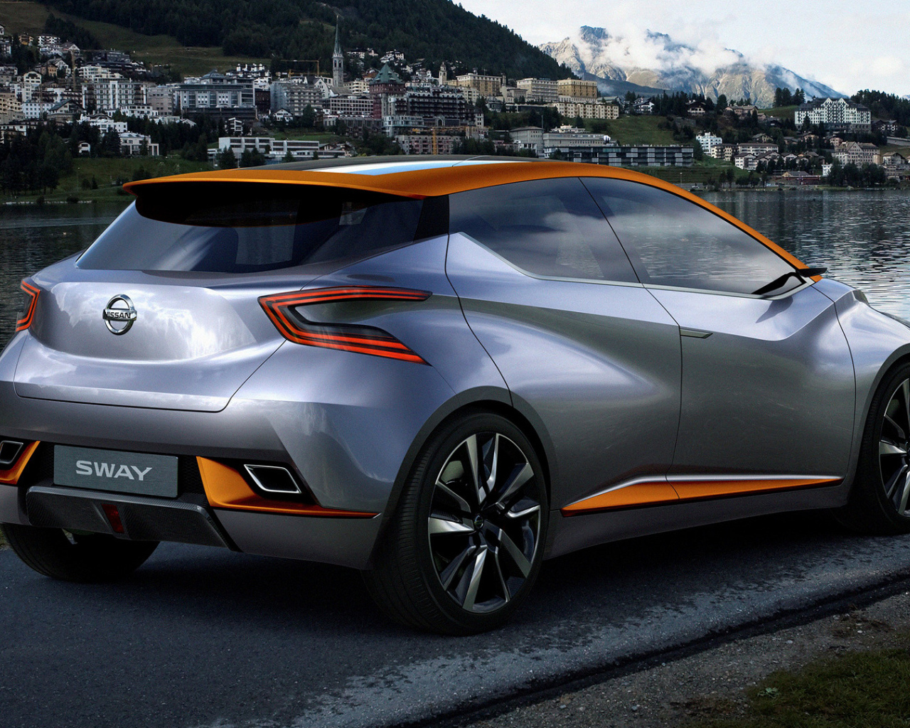 Серебристый электромобиль Nissan Sway 