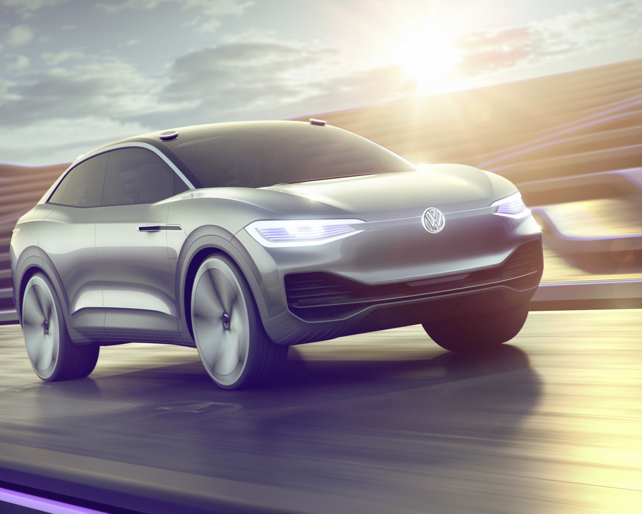 Серебристый электромобиль Volkswagen I.D. CROZZ l