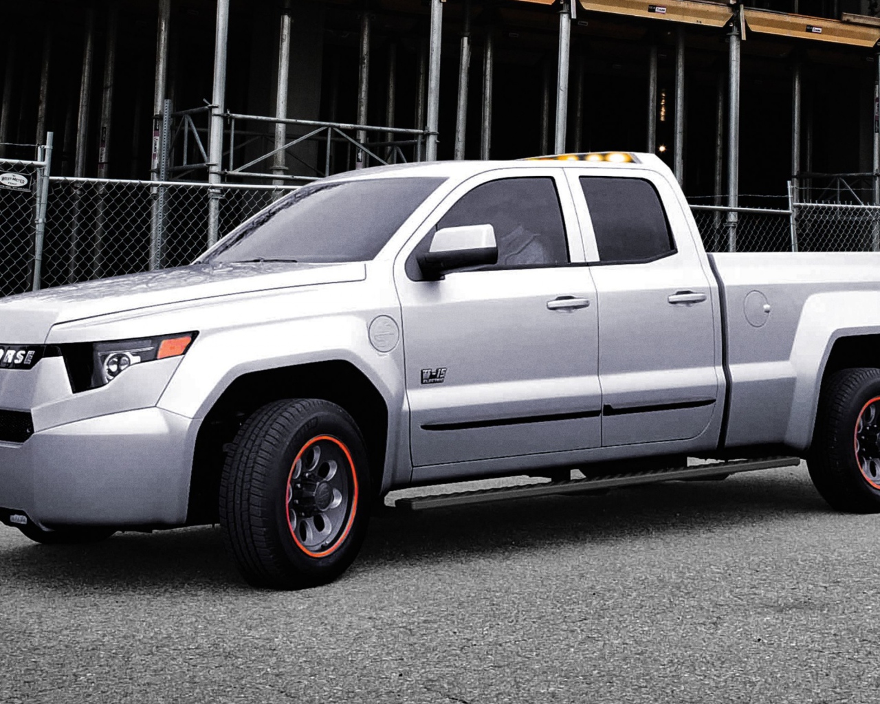 Серебристый электрический пикап Workhorse W-15, 2017