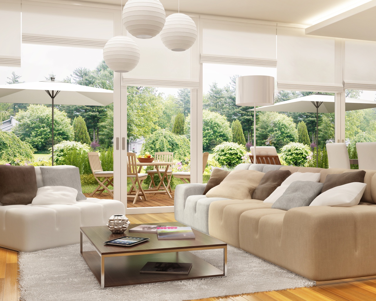 Просторная столовая комната с большими окнами