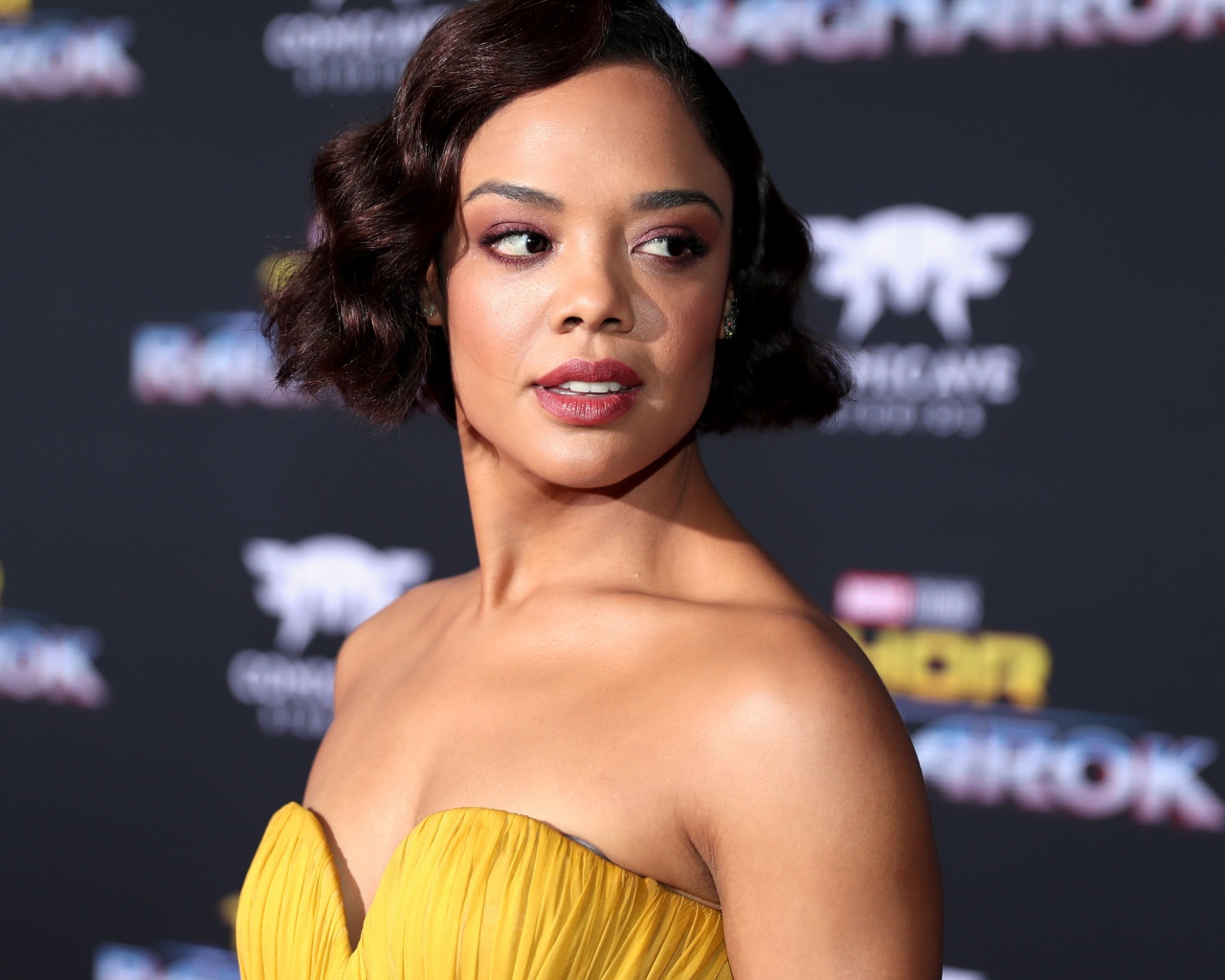 Стильная американская актриса Тесса Томпсон