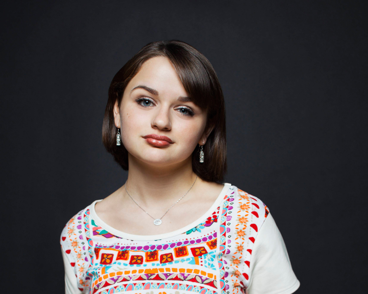 Милая молодая актриса Джои Кинг