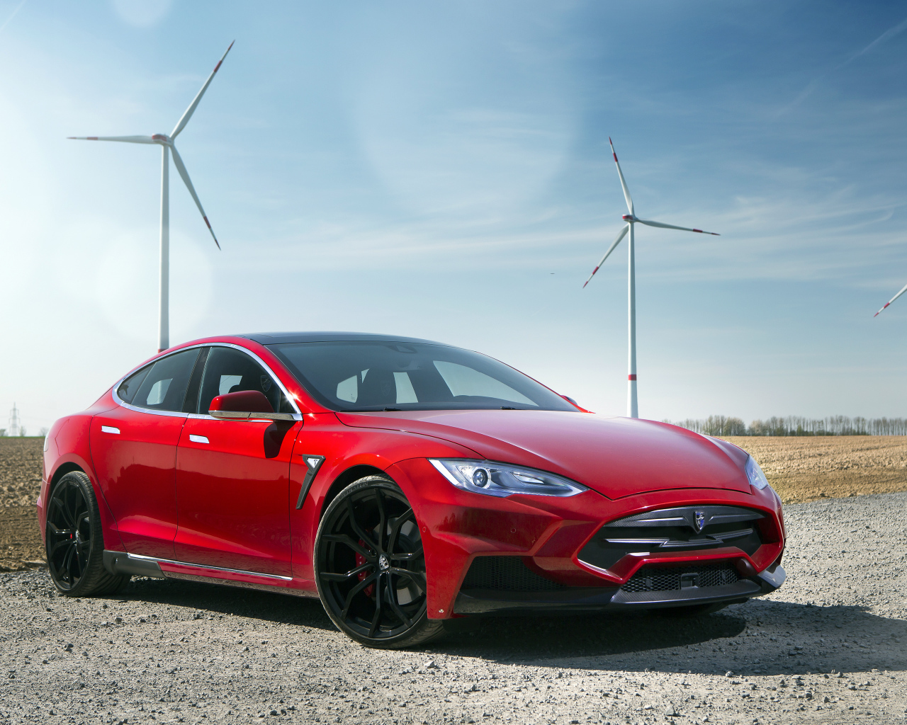 Электромобиль Tesla Model S, красного цвета 