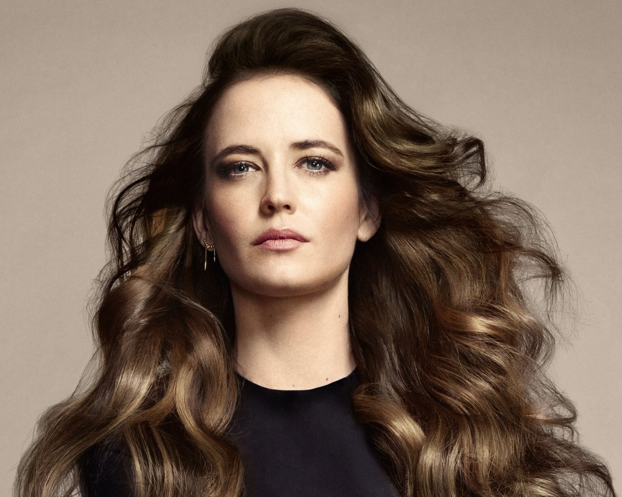 Знаменитая голубоглазая актриса Ева Грин 