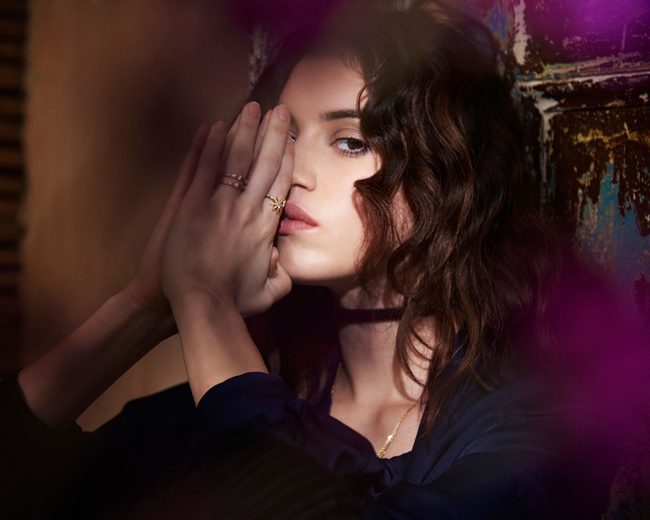 Молодая актриса  Гала Гордон с выразительным взглядом