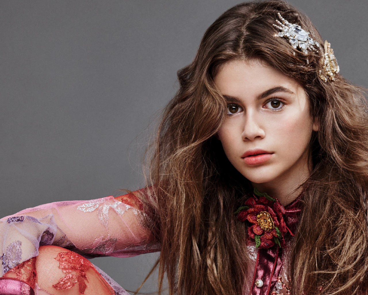 Молодая кареглазая актриса Кайя Гербер 