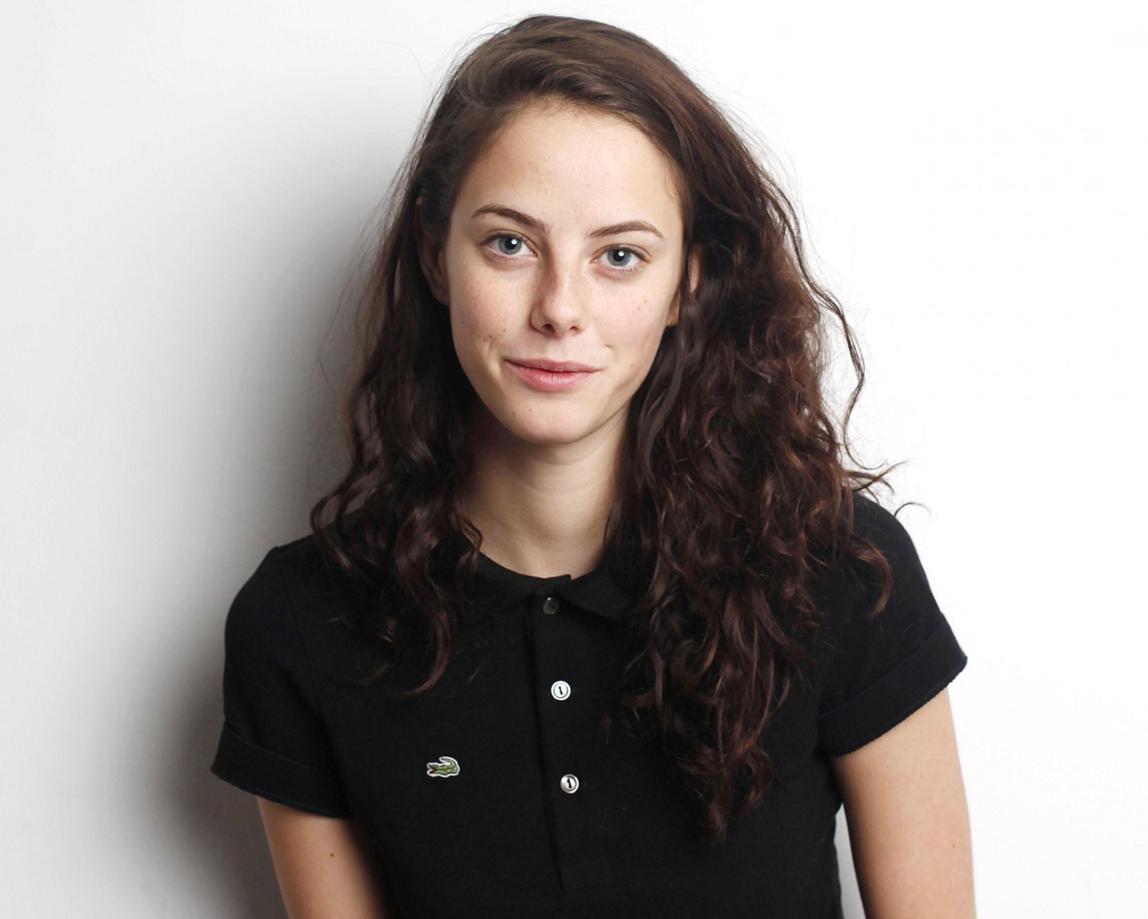 Молодая девушка актриса Кая Скоделарио