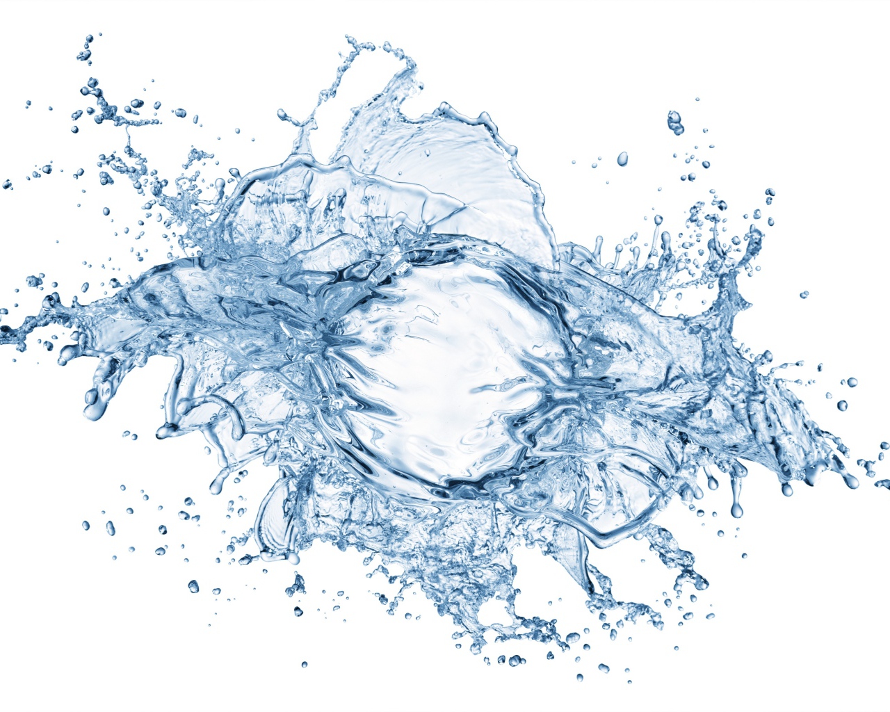 Брызги голубой воды на белом фоне