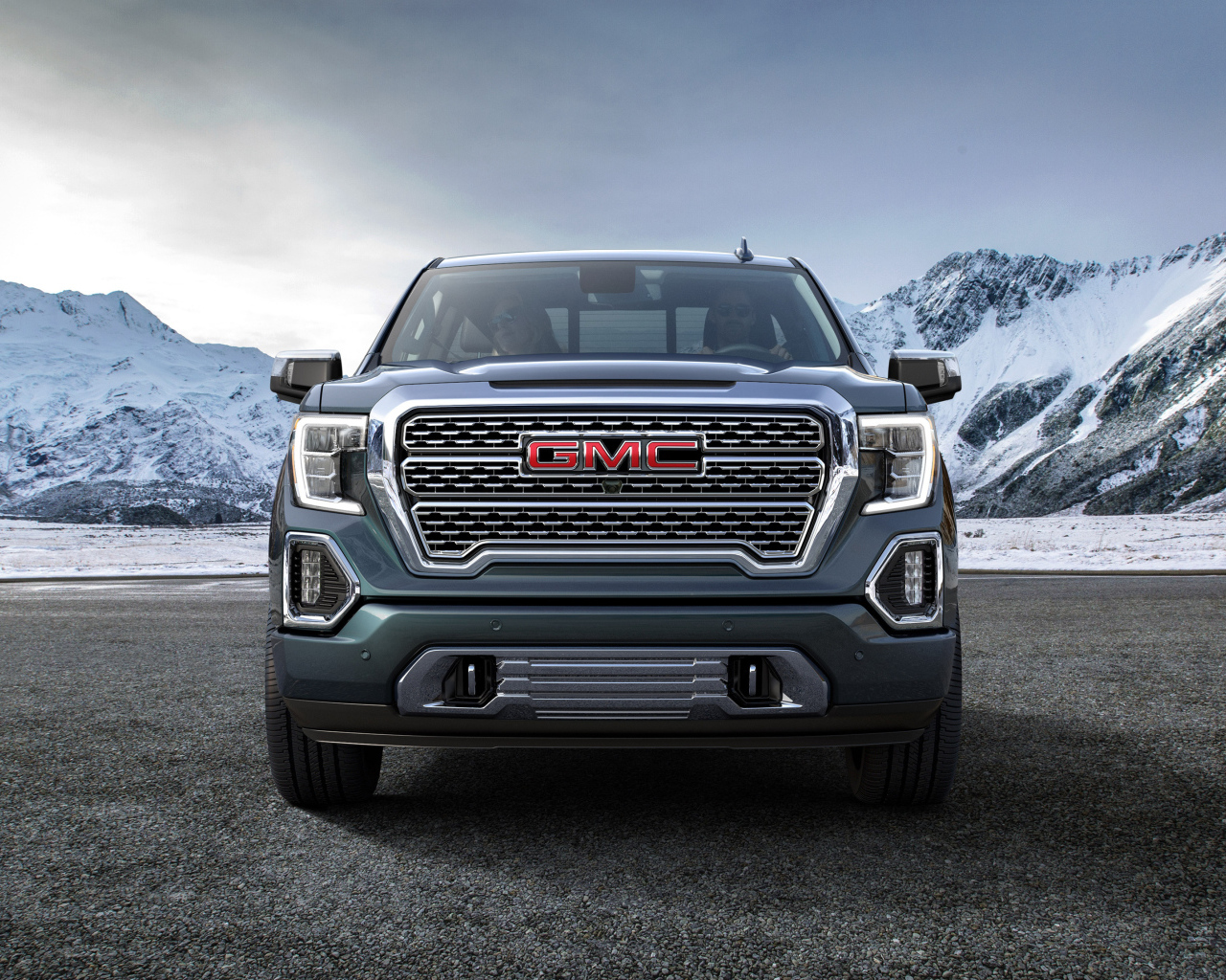 Автомобиль GMC Sierra, 2019 года вид спереди