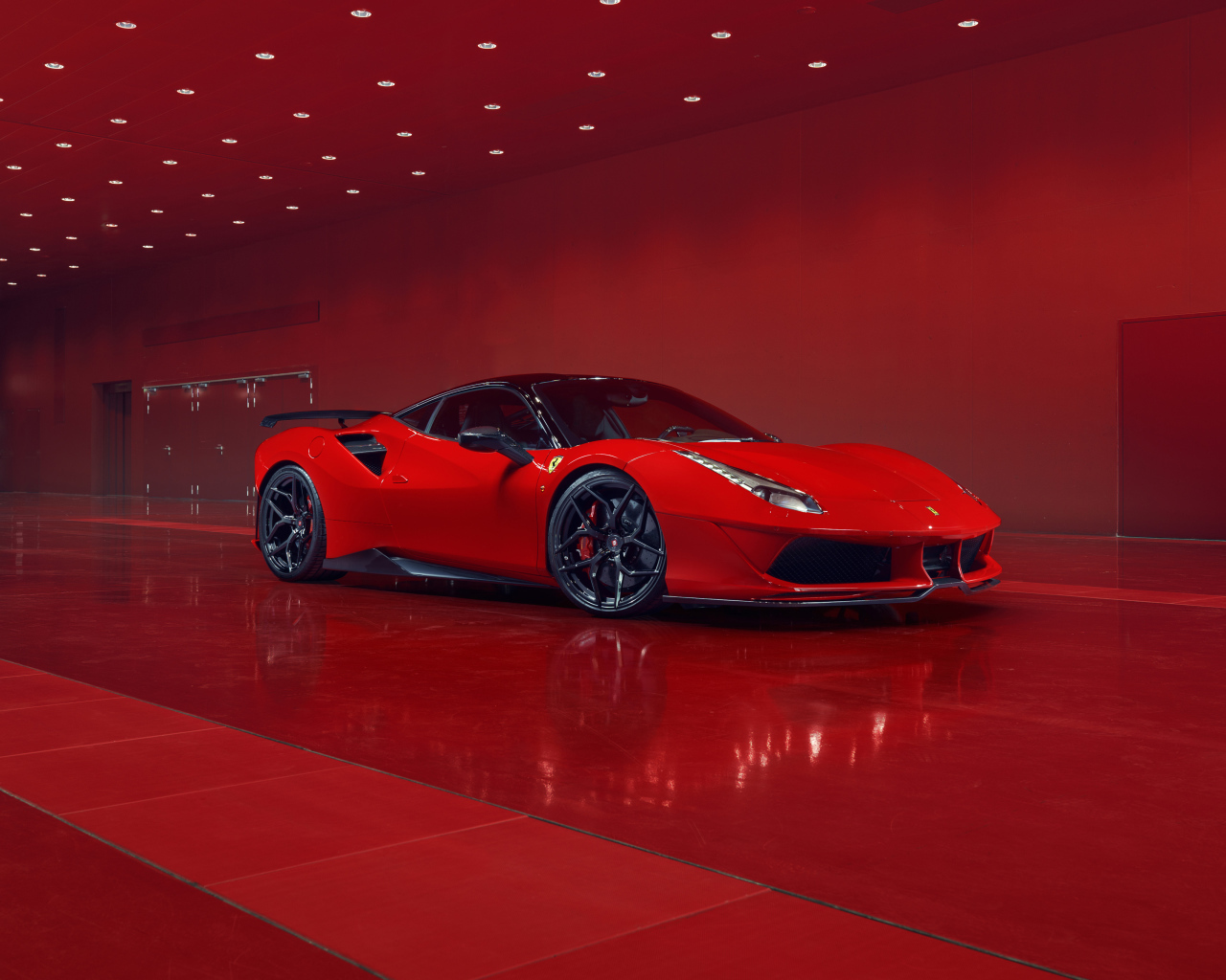 Красный новый автомобиль Pogea Racing FPlus Corsa Front