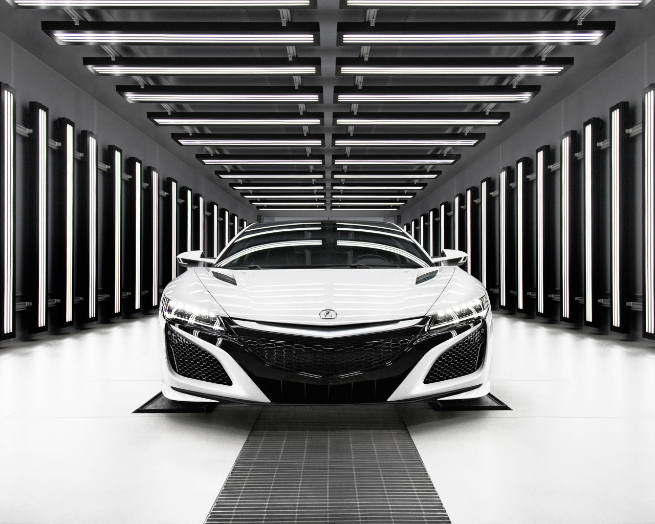 Белый автомобиль Acura NSX, 2019  вид спереди