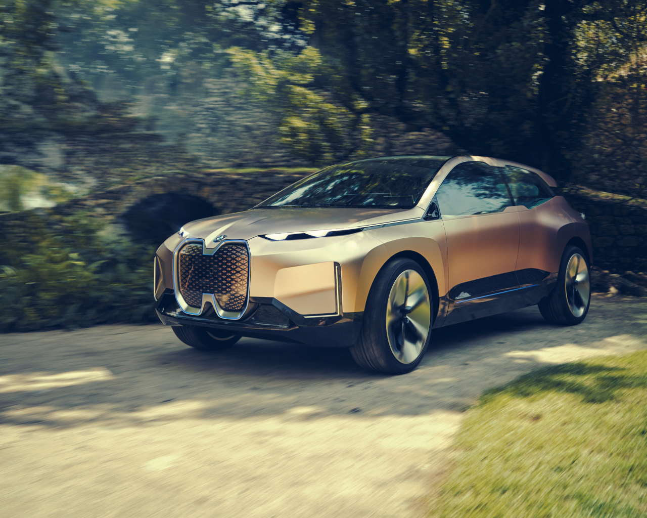 Красивый новый внедорожник BMW Vision iNext, 2018