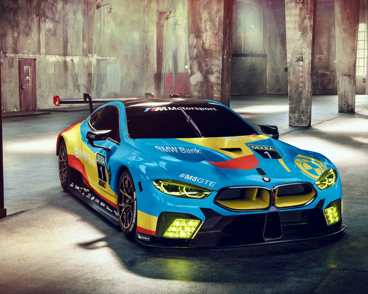 Спортивный автомобиль BMW M8 GTE, 2018