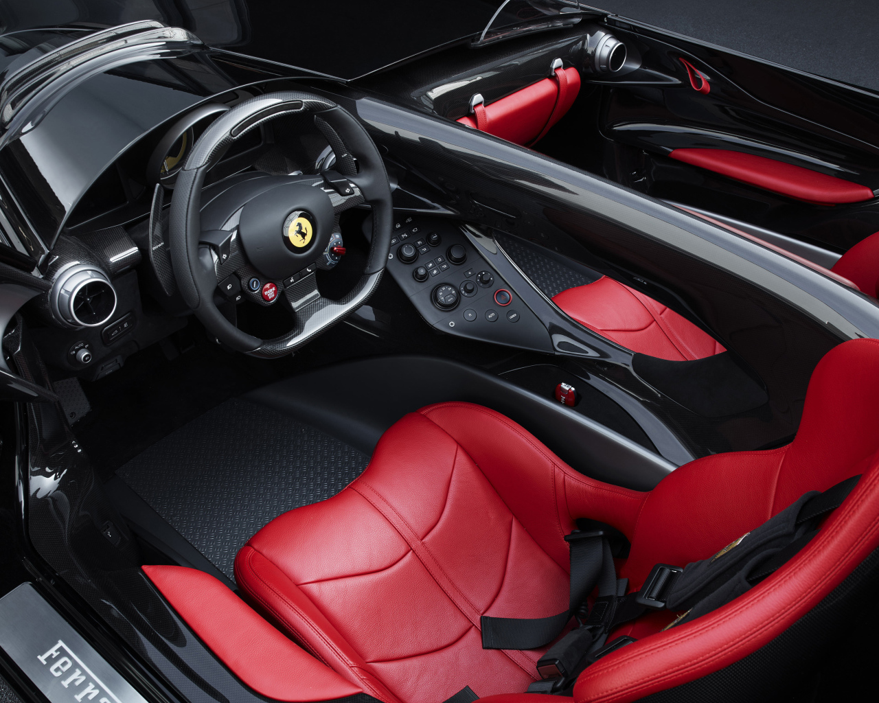 Стильный кожаный салон автомобиля ferrari monza