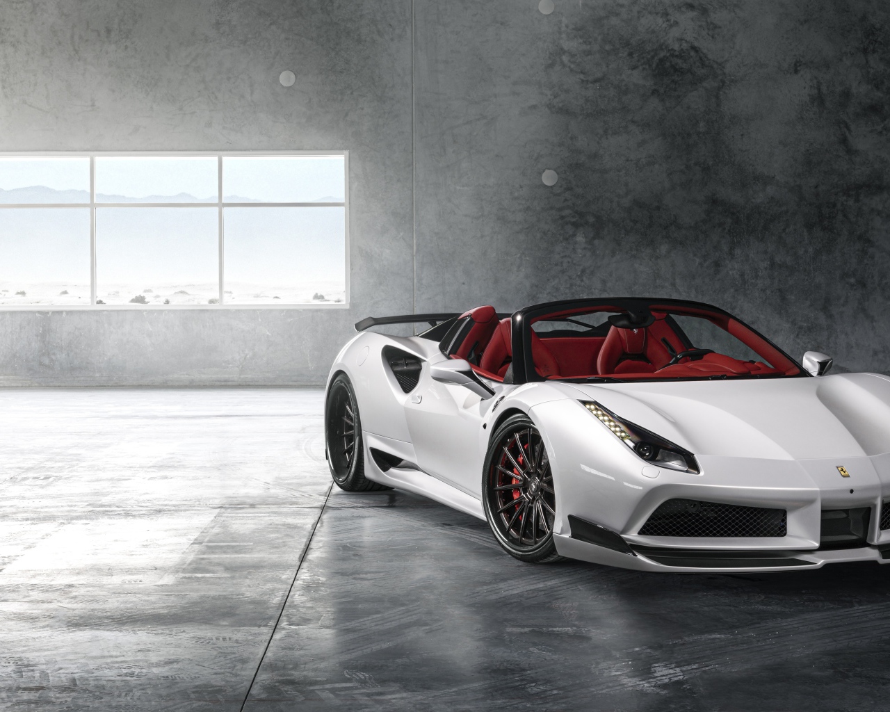 Белый спортивный кабриолет Ferrari 488 Pearl White