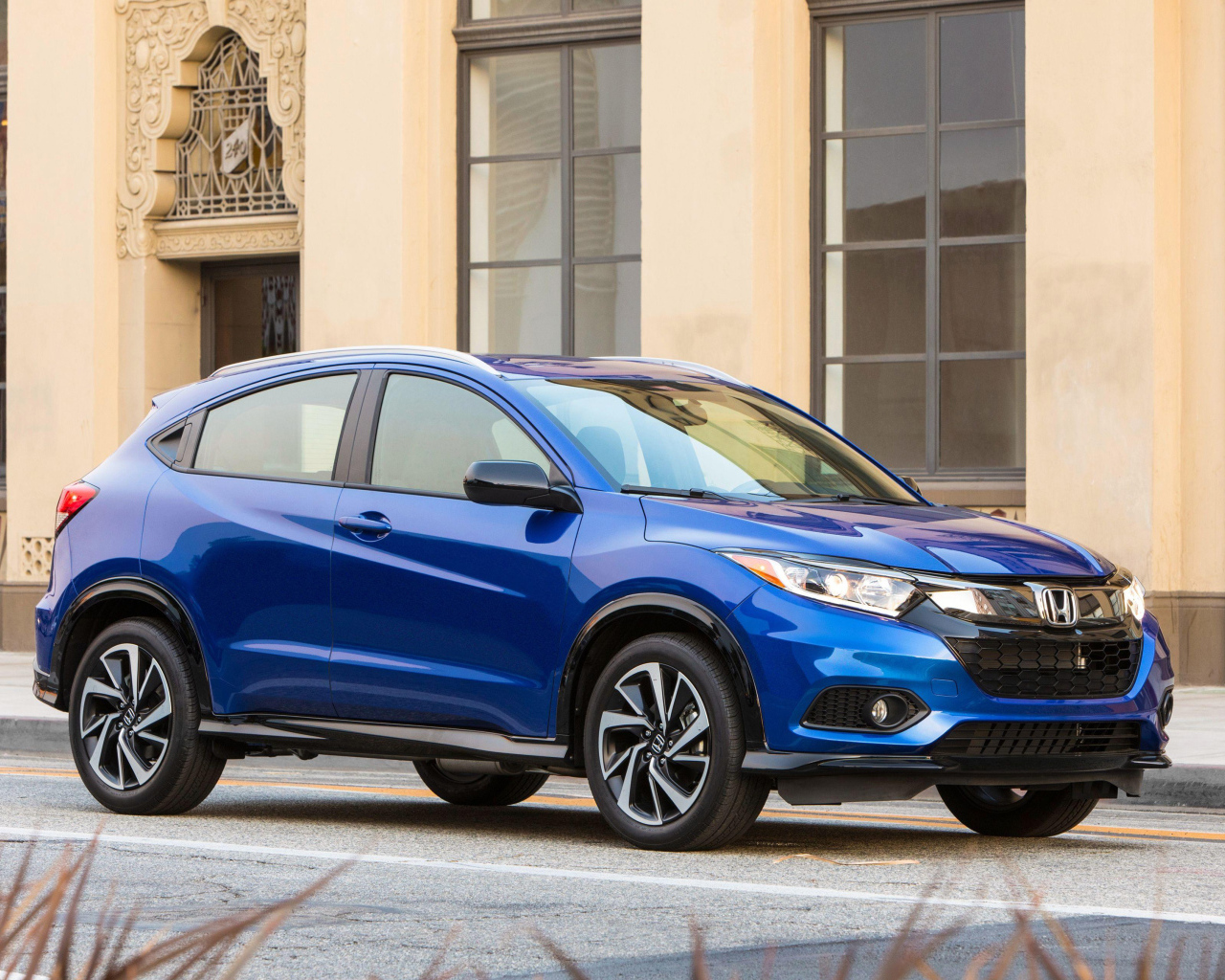 Синий кроссовер Honda HR-V Sport 2018