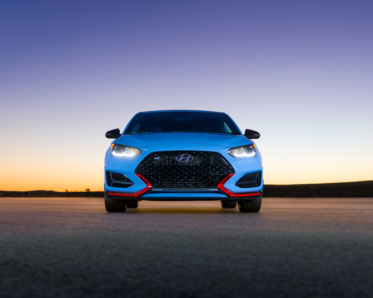 Автомобиль Hyundai Veloster N, 2018 вид спереди