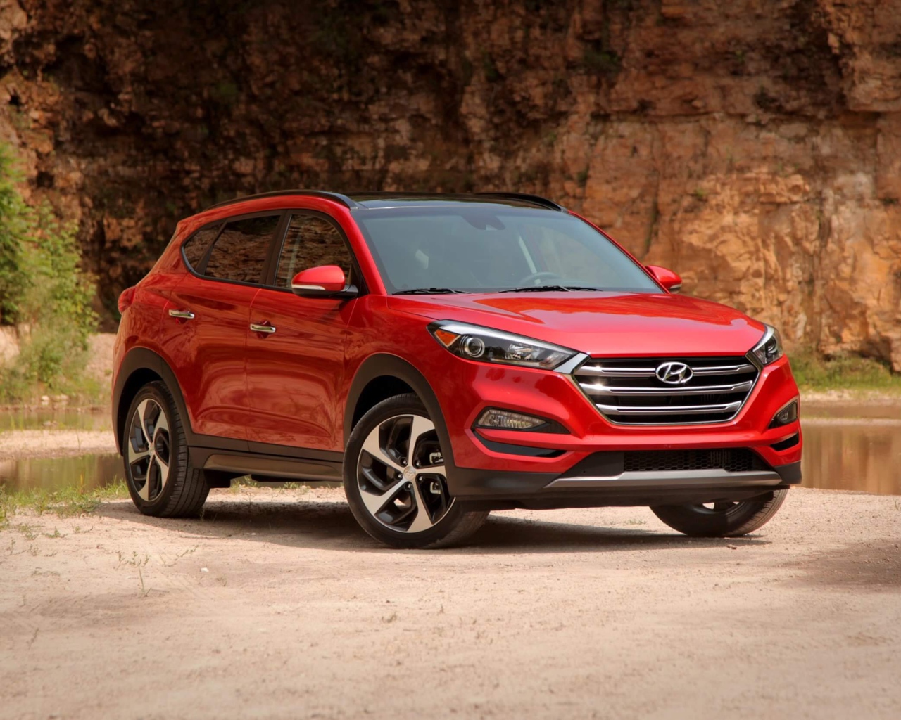Красный внедорожник Hyundai Tucson, 2019 