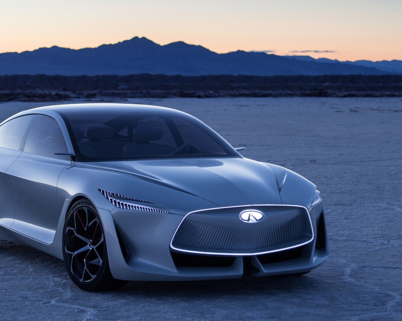 Автомобиль Infiniti Q Inspiration Concept, 2018 на закате