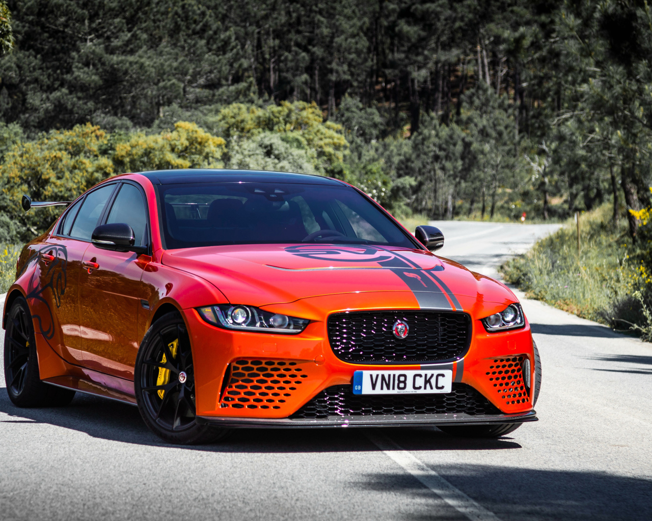 Спортивный автомобиль Jaguar XE SV Project 8