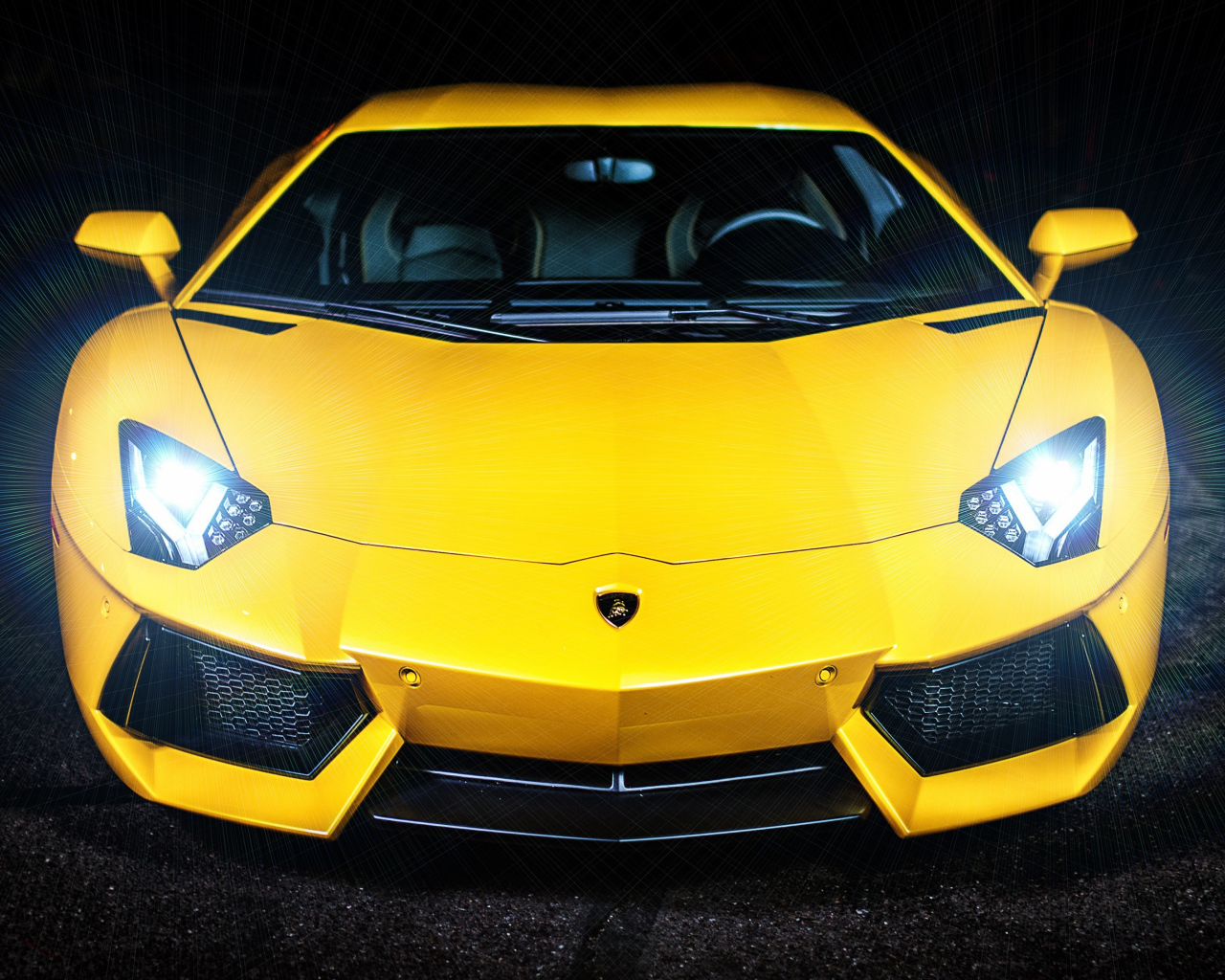 Желтый автомобиль Lamborghini Murcielago, вид спереди