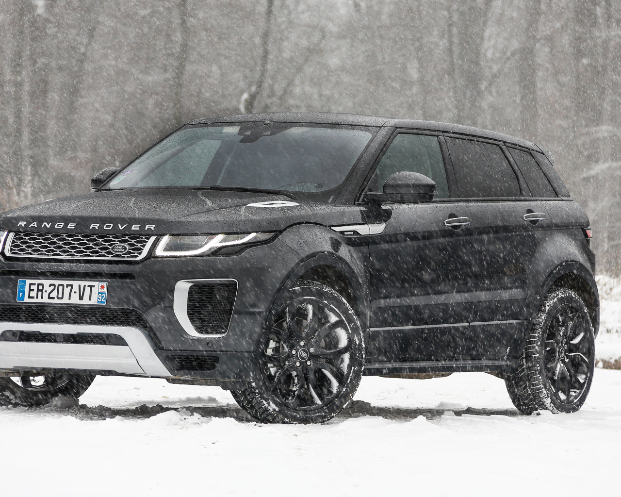 Black SUV Range Rover Evoque Autobiography Si4 on a snowy road