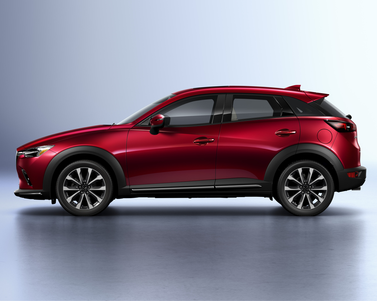 Внедорожник Mazda CX-3, 2019 года вид сбоку