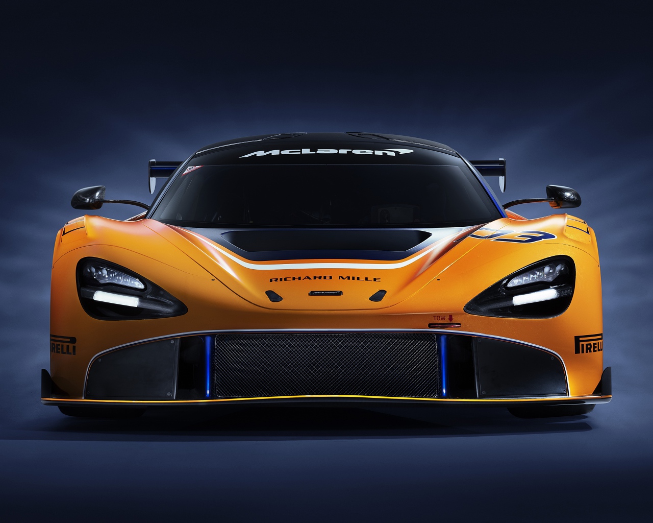 Спорткар McLaren 720S GT3, 2019 года вид спереди