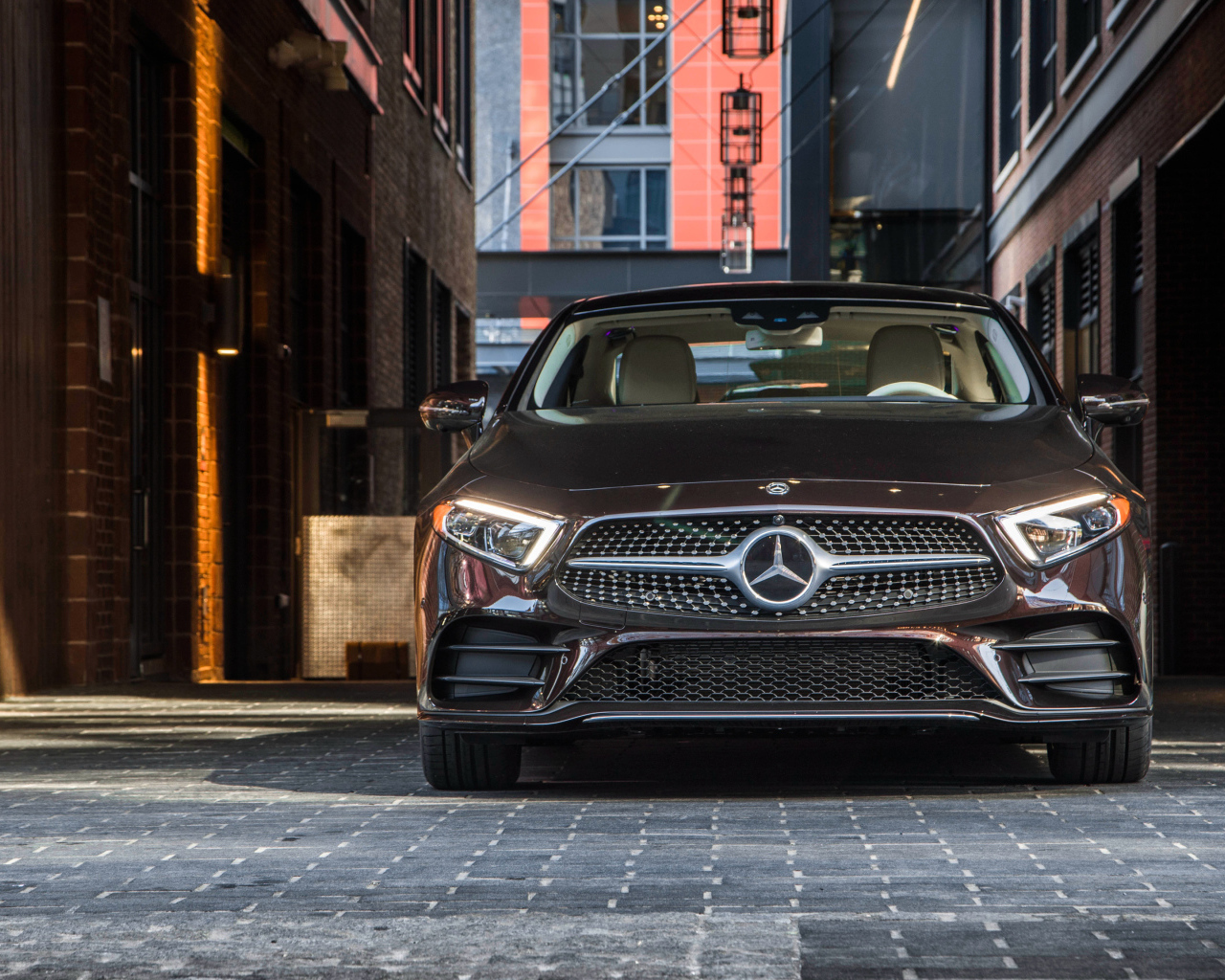 Автомобиль  Mercedes-Benz CLS 450, 2019 года вид спереди