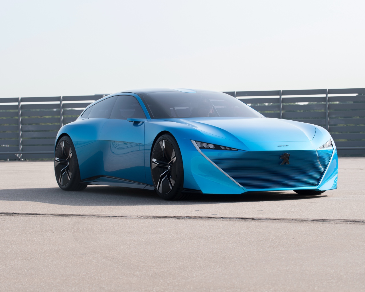 Стильный автомобиль концепт Peugeot Instinct, 2018