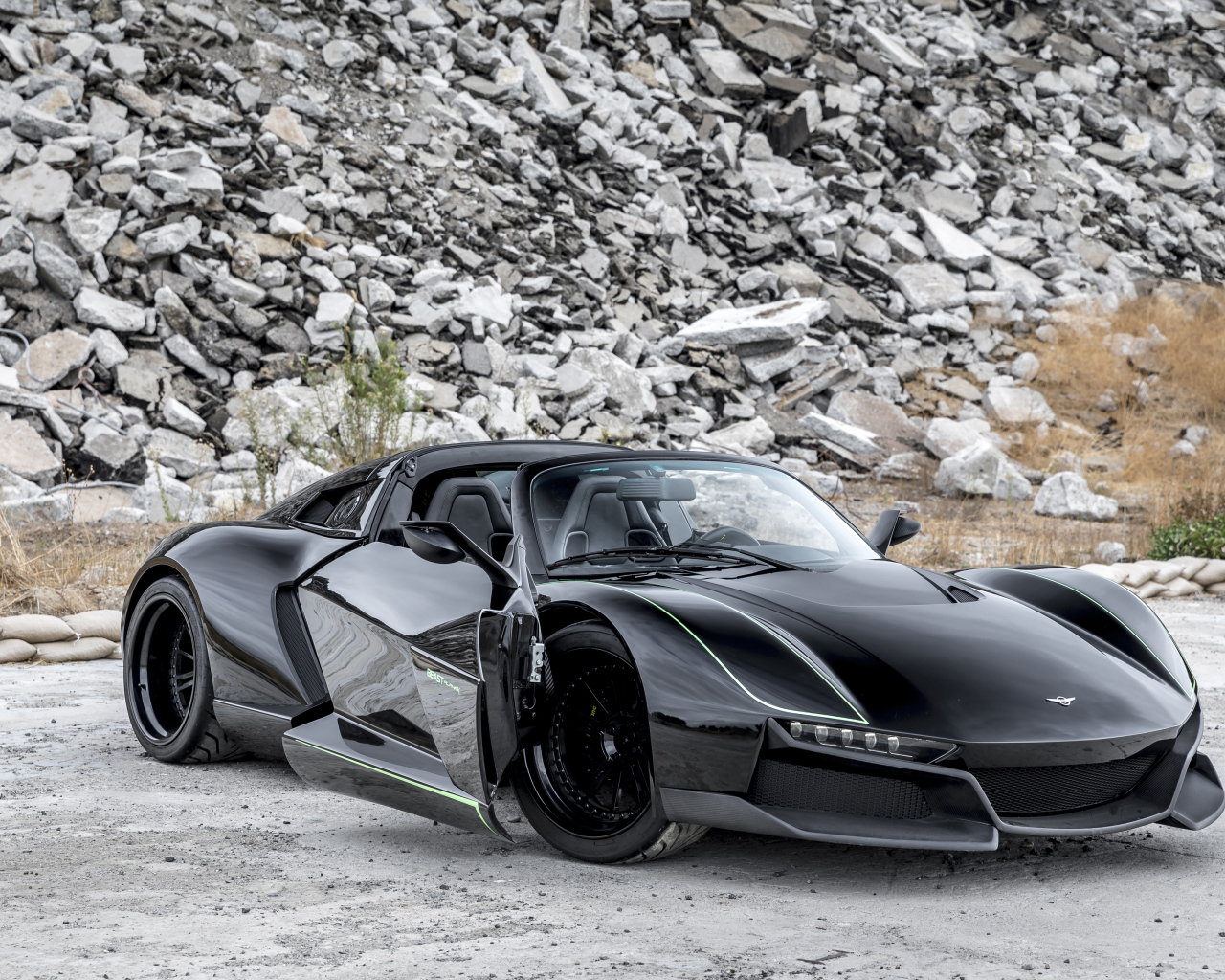 Черный кабриолет Renault Beast Alpha X Blackbird, 2018 года