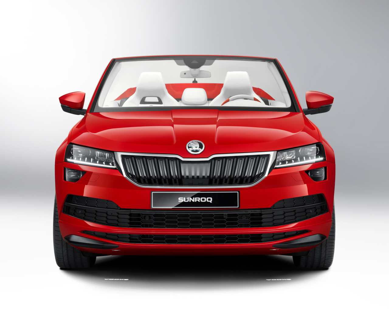 Красный автомобиль Skoda Sunroq Concept 2018   вид спереди