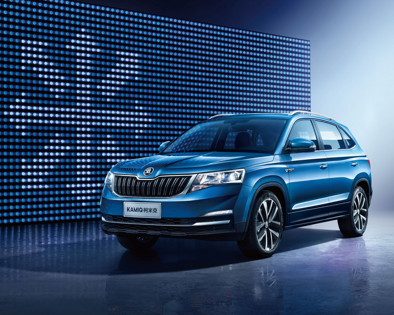Новый синий автомобиль Skoda Kamiq, 2018 года