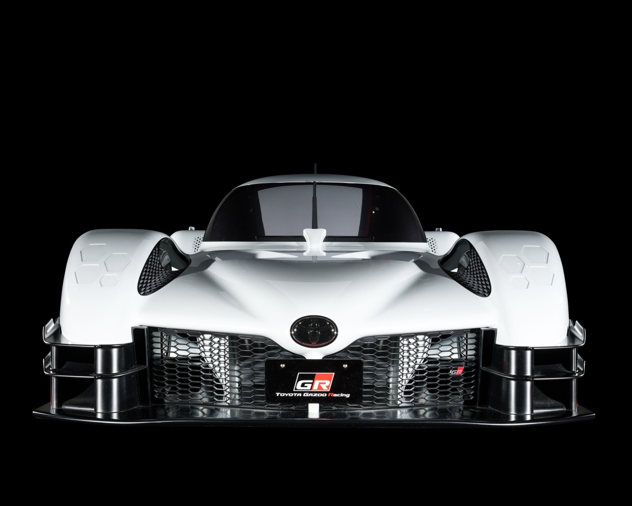 Белый спортивный автомобиль  Toyota GR Super Sport Concept, 2018 вид спереди