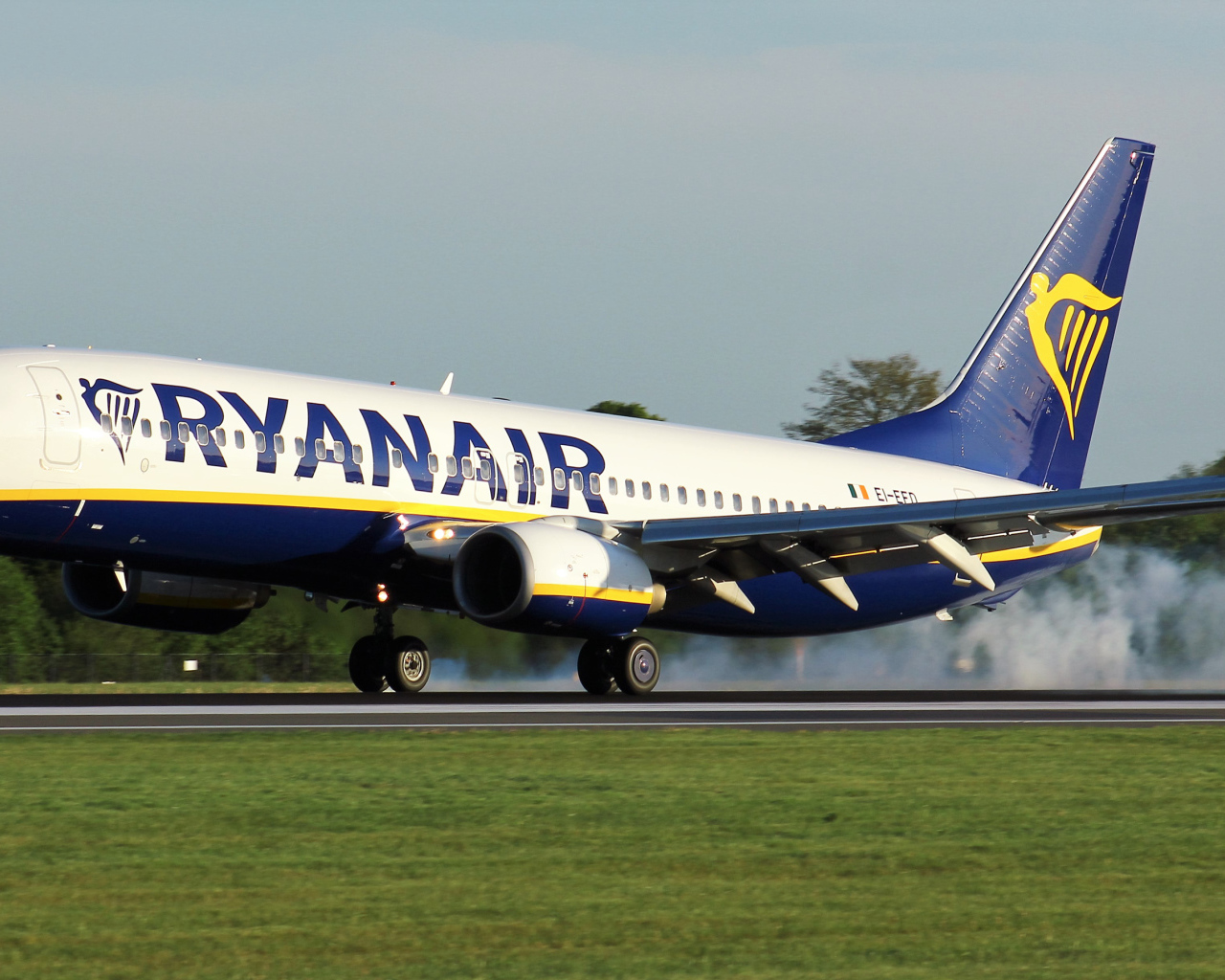 Пассажирский самолет авиакомпании RYANAIR