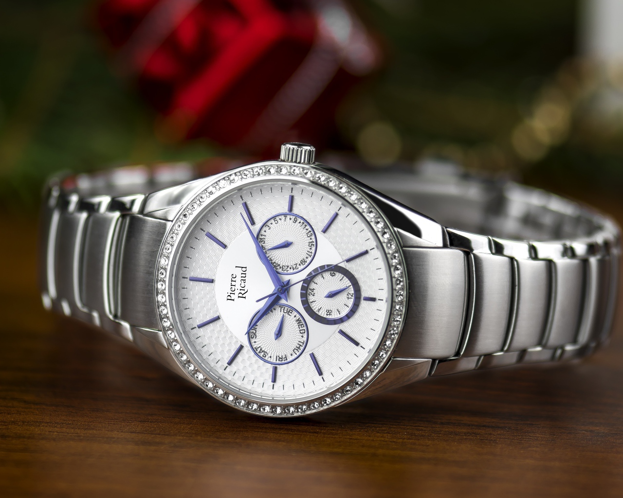 Красивые наручные часы Pierre Ricaud