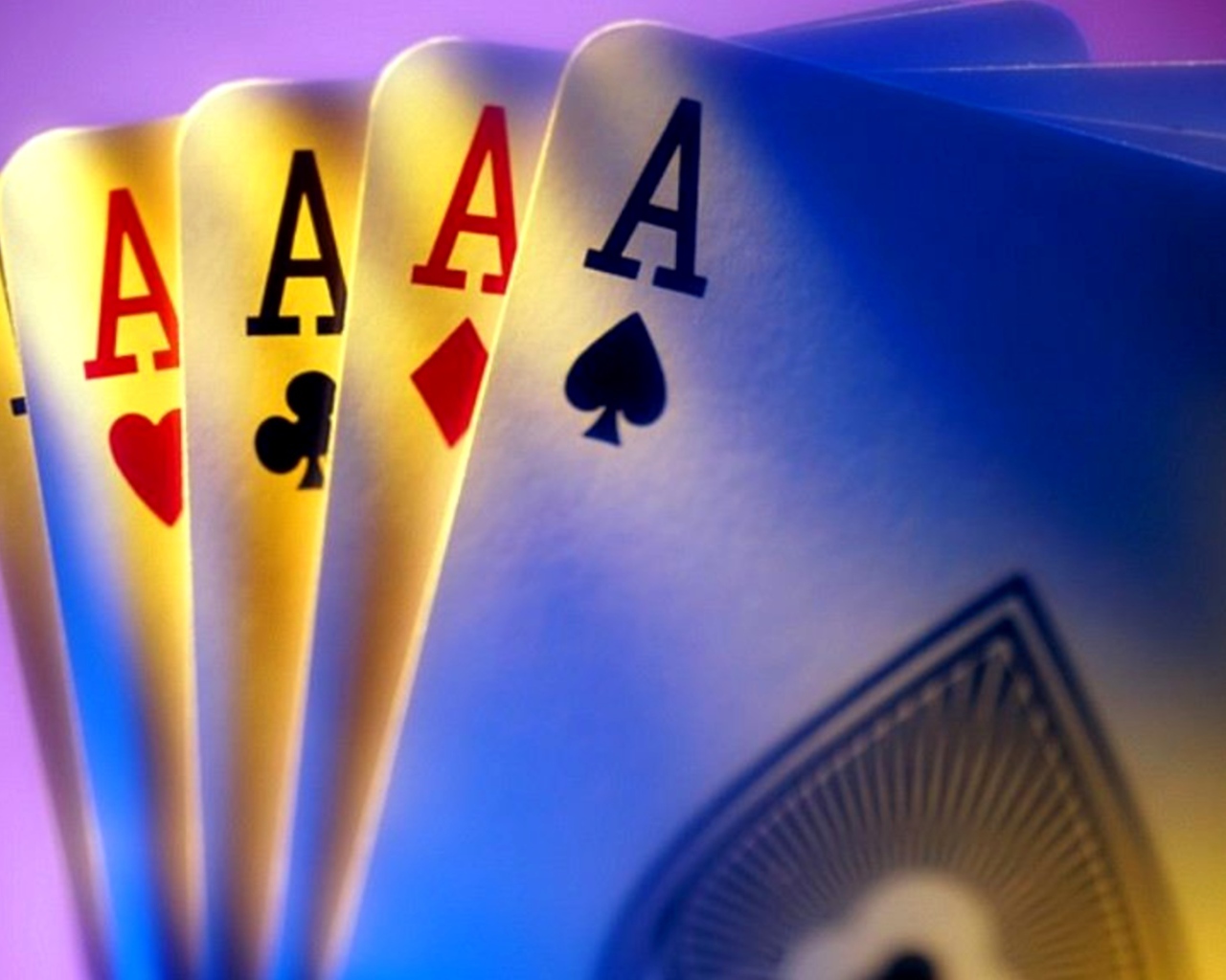 Четыре карточных туза крупным планом