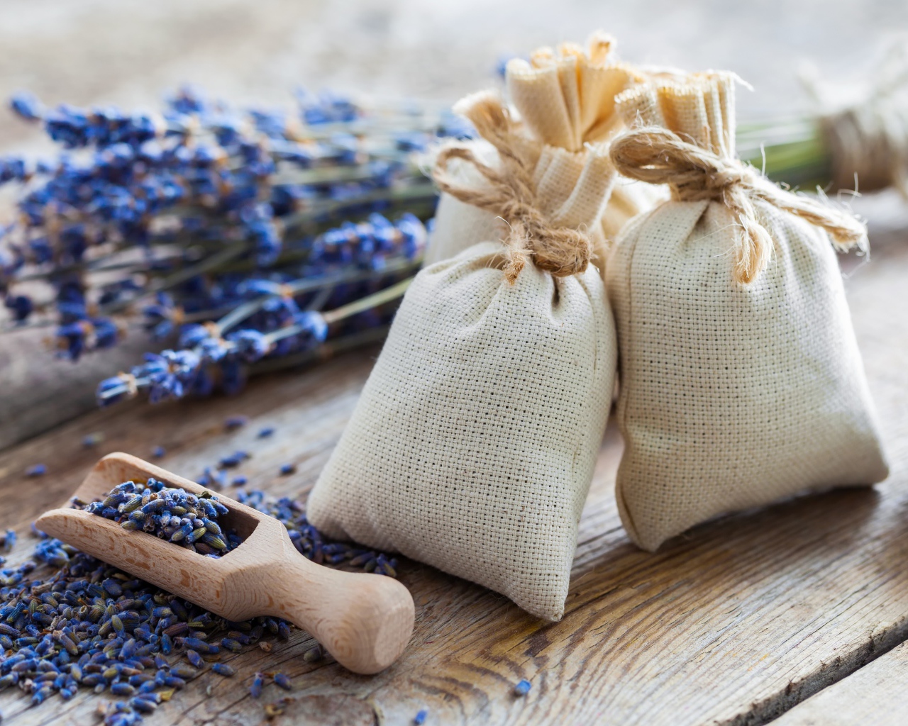 Маленькие мешочки с ароматными сухоцветами лаванды