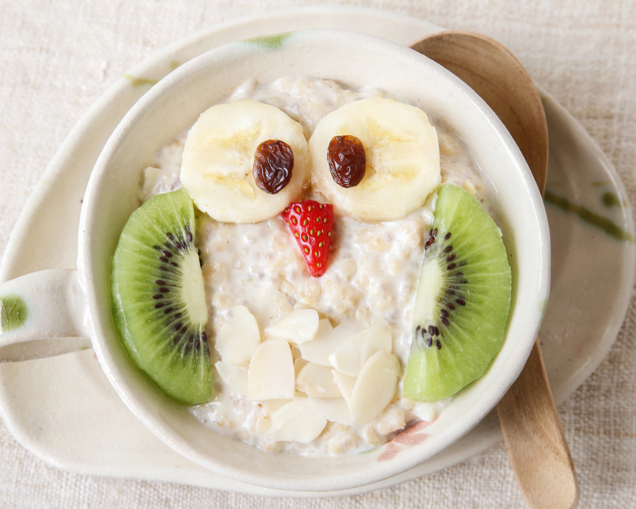 Креативное украшение детского завтрака в виде совы