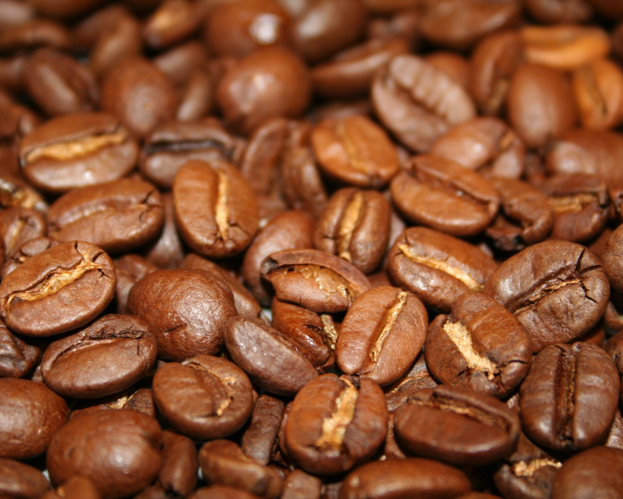 Жареные кофейные зерна крупным планом