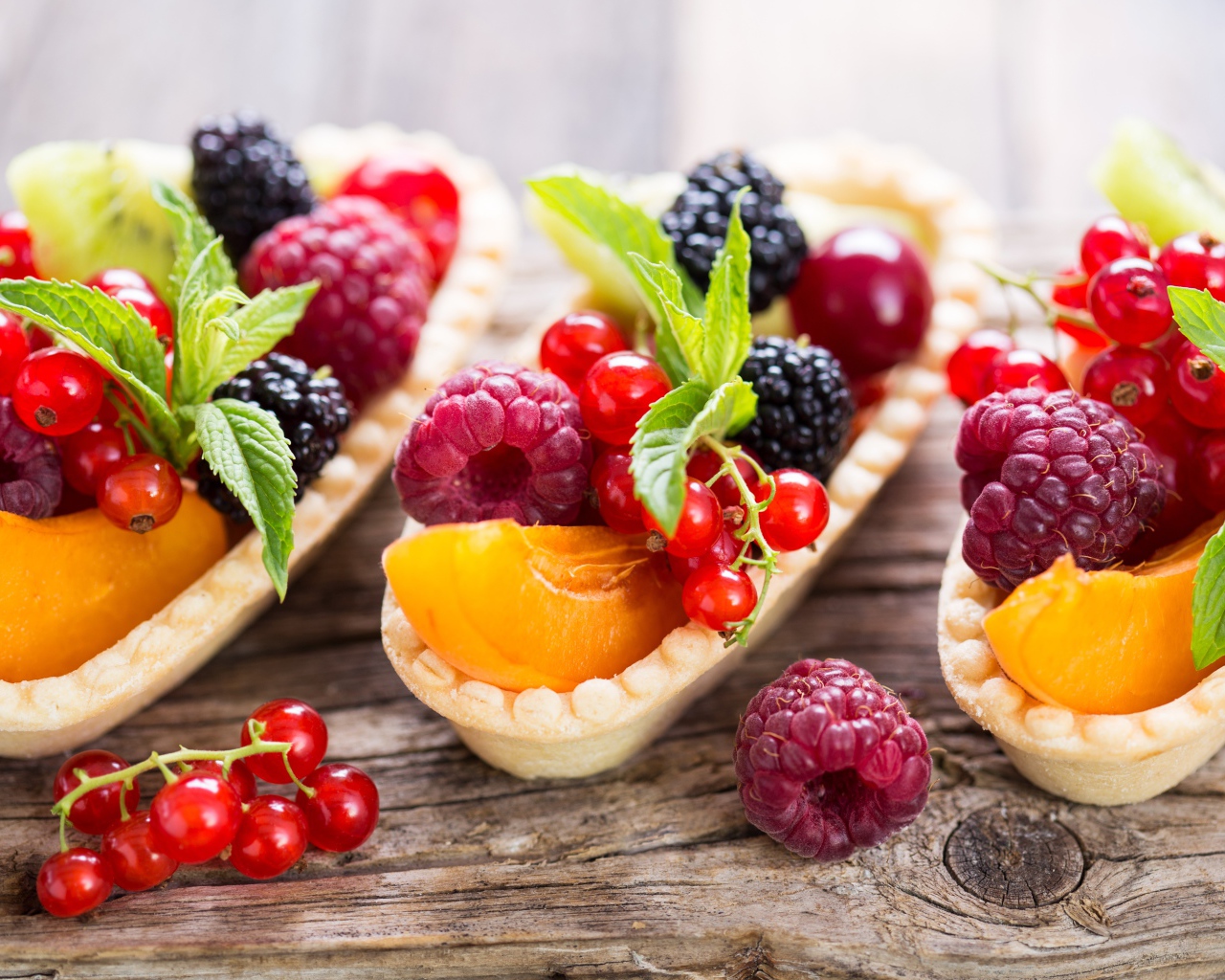 Вафельные корзиночки со свежими ягодами