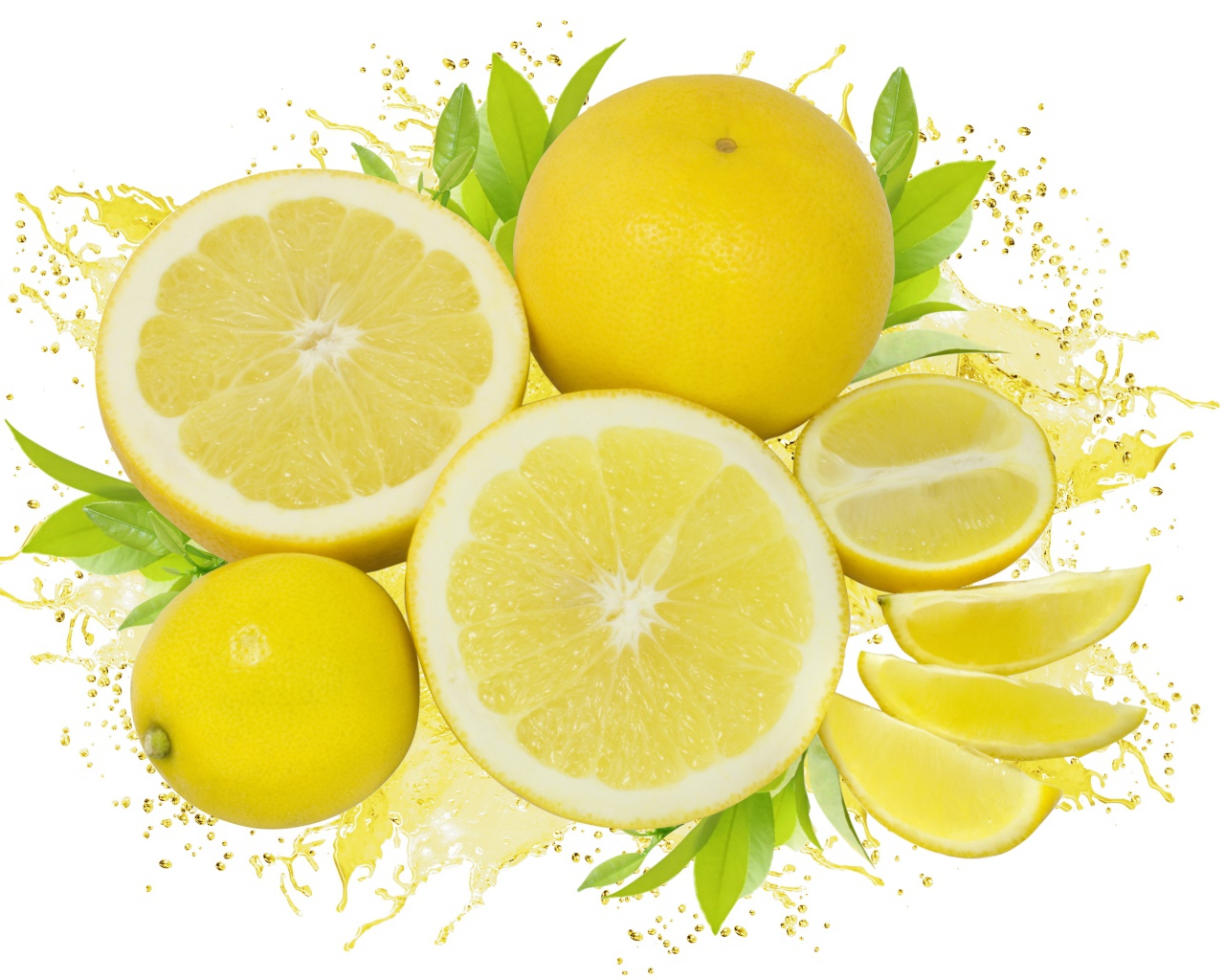 Спелые сочные желтые лимоны с соком на белом фоне