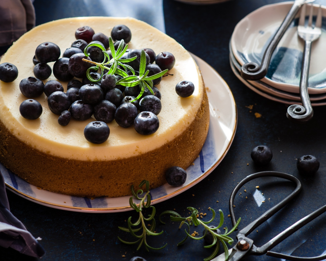 Аппетитный пирог с ягодами черники