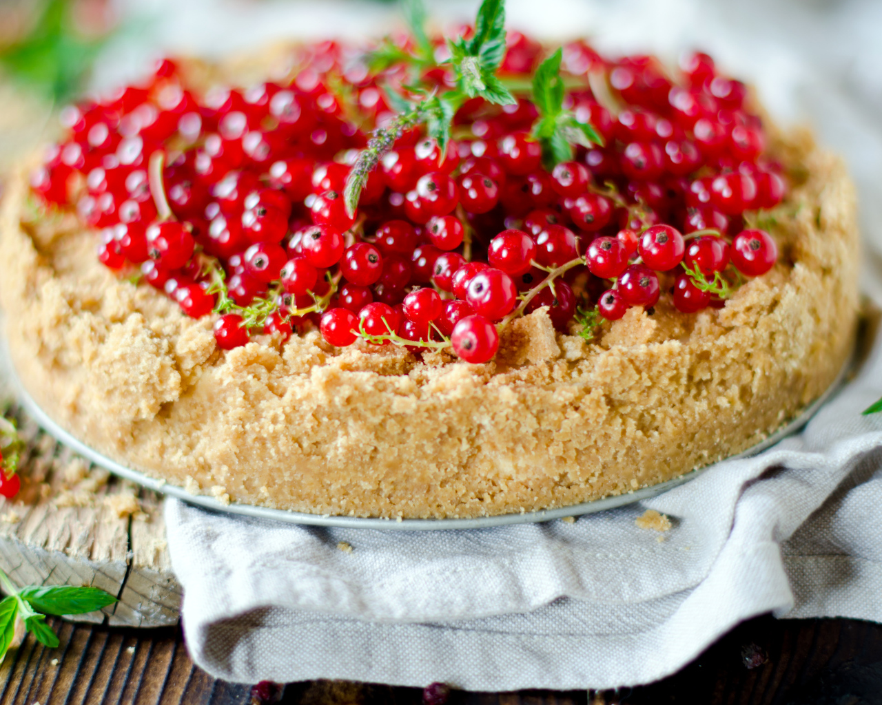 Appetizing shortcake with red currant