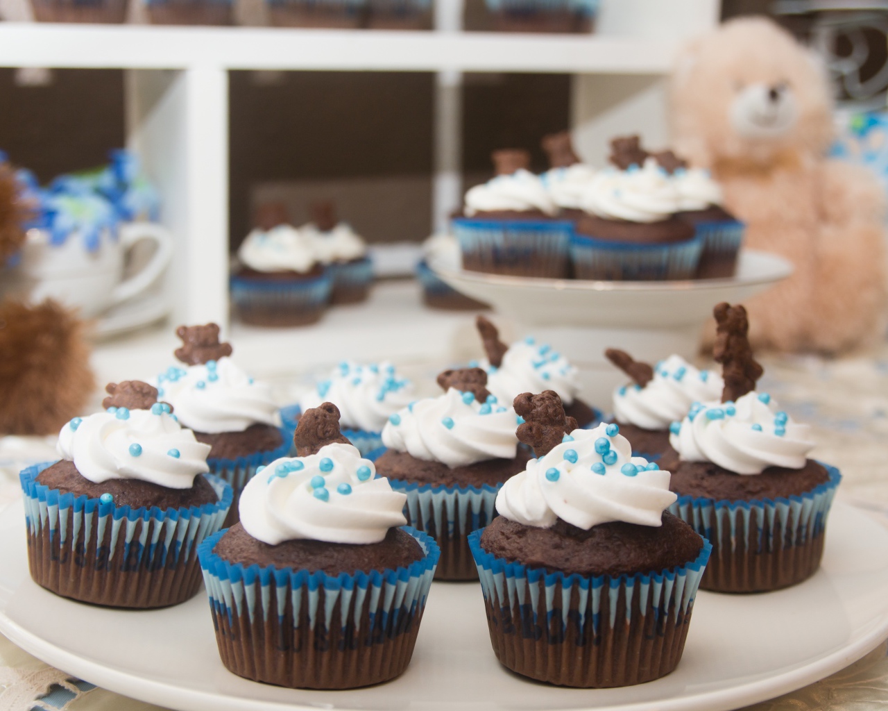 Шоколадные маффины с кремом