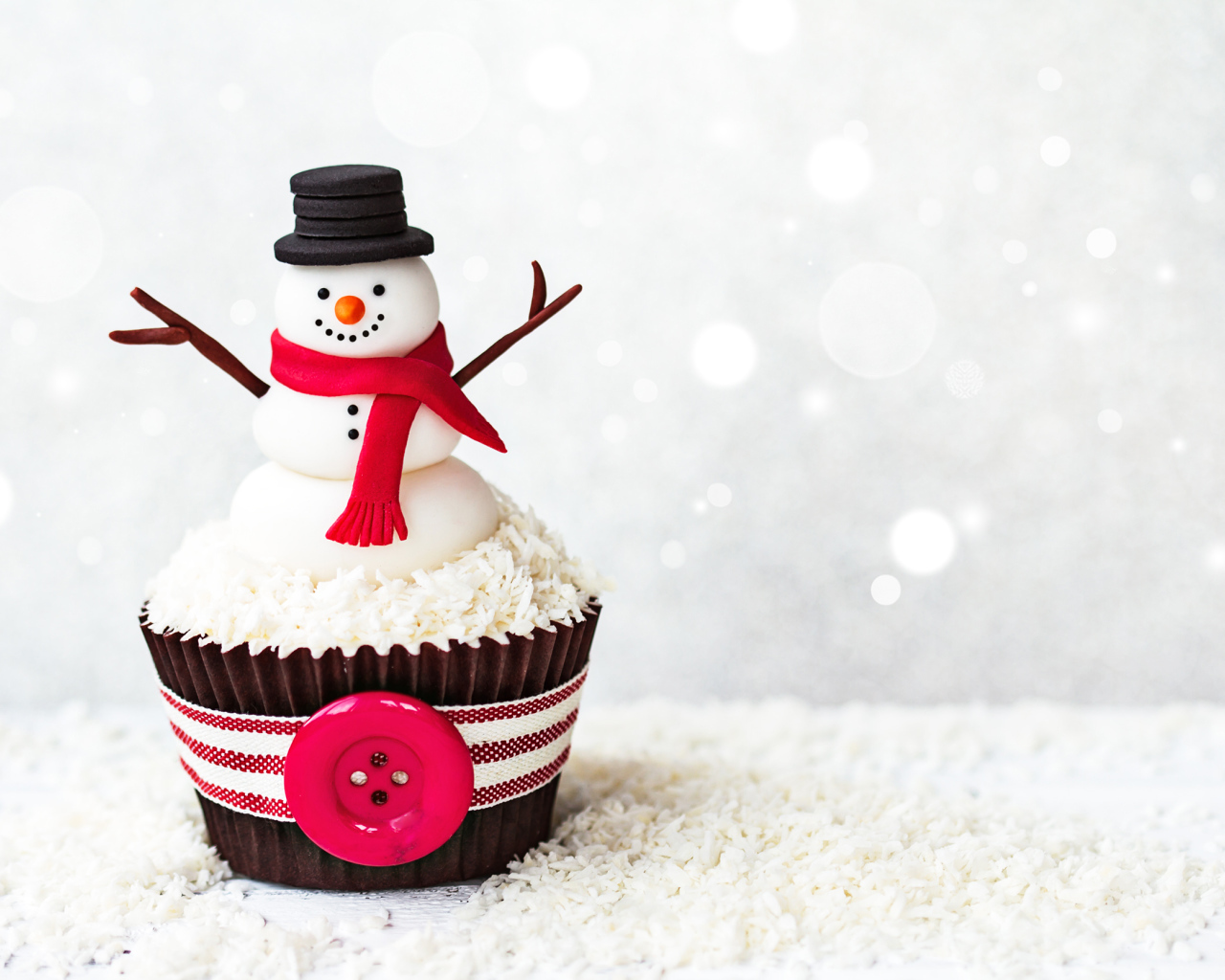 Новогодний капкейк со снеговиком